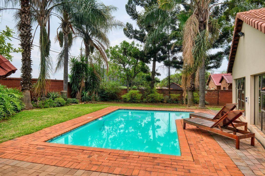 Benefits of Installing a Pool Safety Fence  