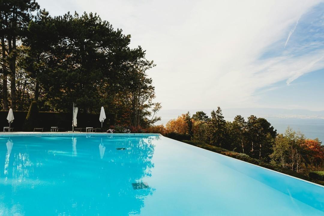 How to Choose the Right Pool Builder  