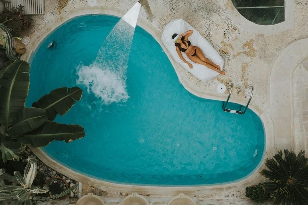 How to Handle Pool Stains and Discoloration