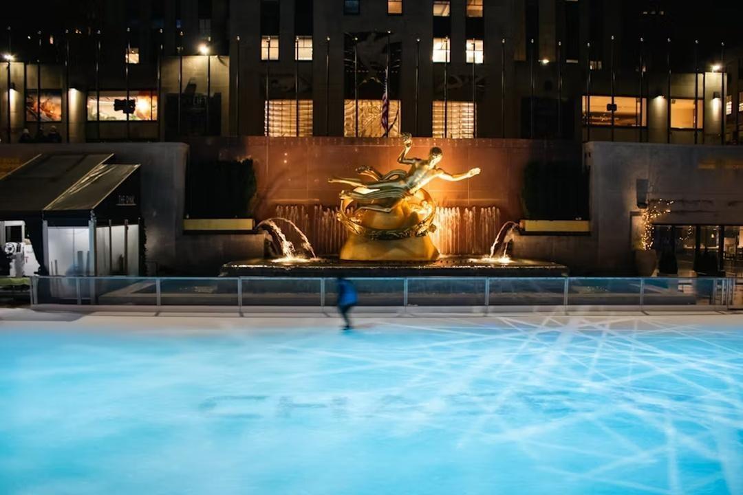 Robotic Pool Cleaners vs Manual Cleaning