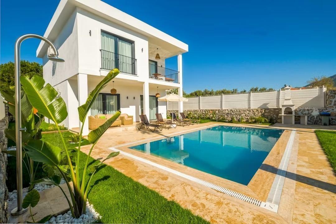 Tips for Hosting Pool Parties Safely  