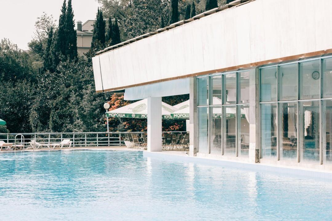 What Are the Advantages of a Saltwater Pool Vs a Chlorinated Pool