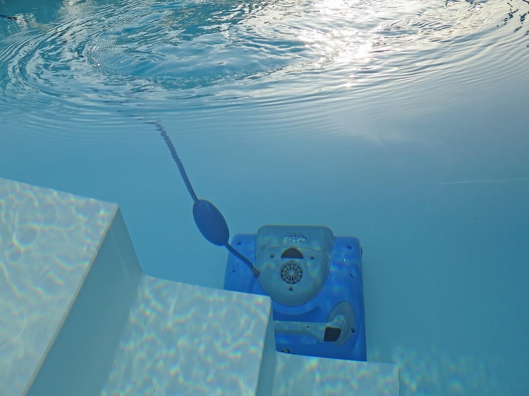 Expert Tips for Managing Sudden Pool Debris in Fort Lauderdale Image